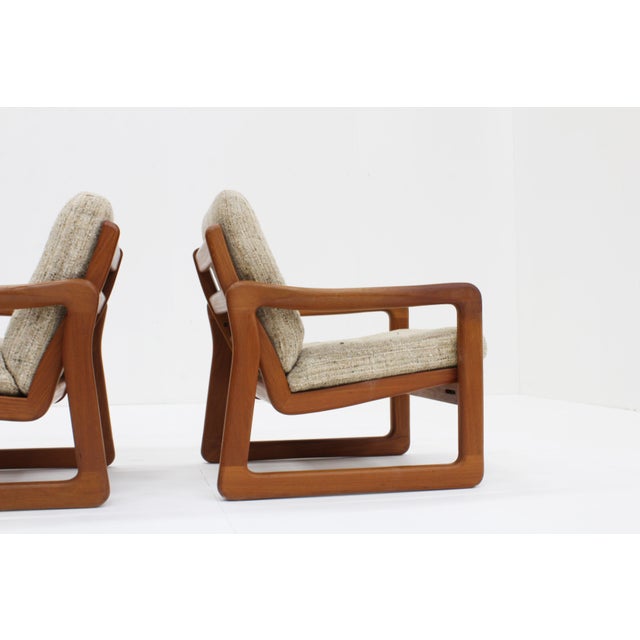 Set Vintage Mid century easy chairs in solid teak wood by the Danish Holstebro MöbelFabrik 1960s. Beuatiful curved shapes...