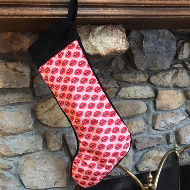Our velvet kiss stocking adds a touch of fun and modern frivolity to your holiday! Mommani private label velvet has a...