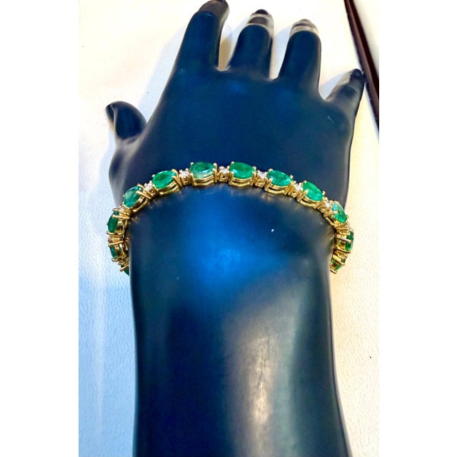 13 Carat Natural Zambian Emerald & Diamond Tennis Bracelet 14 Karat Yellow Gold For Sale - Image 4 of 8