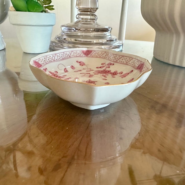 Indian Antique Meissen Purple India Quatrefoil Sweetmeat Dish, Circa 1880-1910 For Sale - Image 3 of 10
