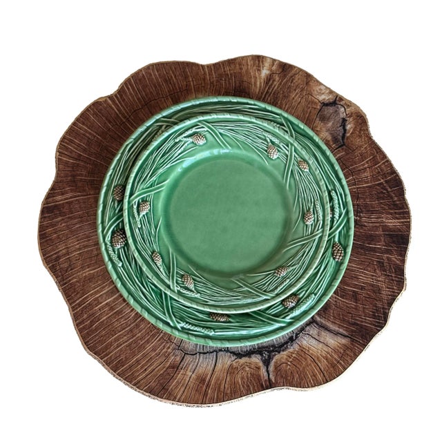 Late 20th Century Bordallo Pinheiro Pinecone Winter Christmas Plates For Sale - Image 5 of 10