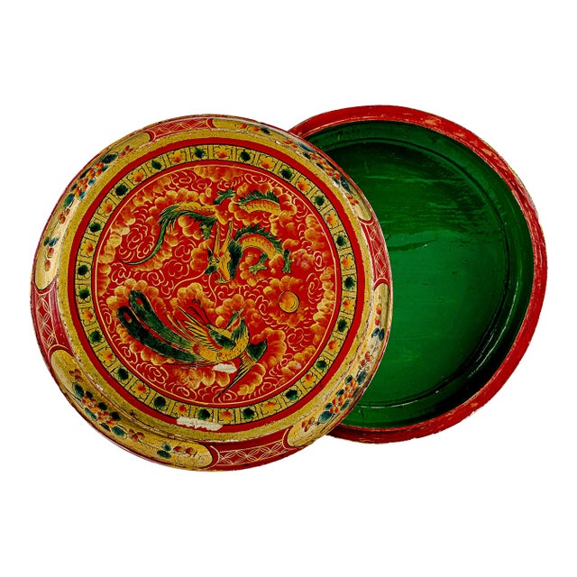 Vintage Chinese Round Lacquered Wedding Box Featuring Dragon & Phoenix With Floral Motif For Sale