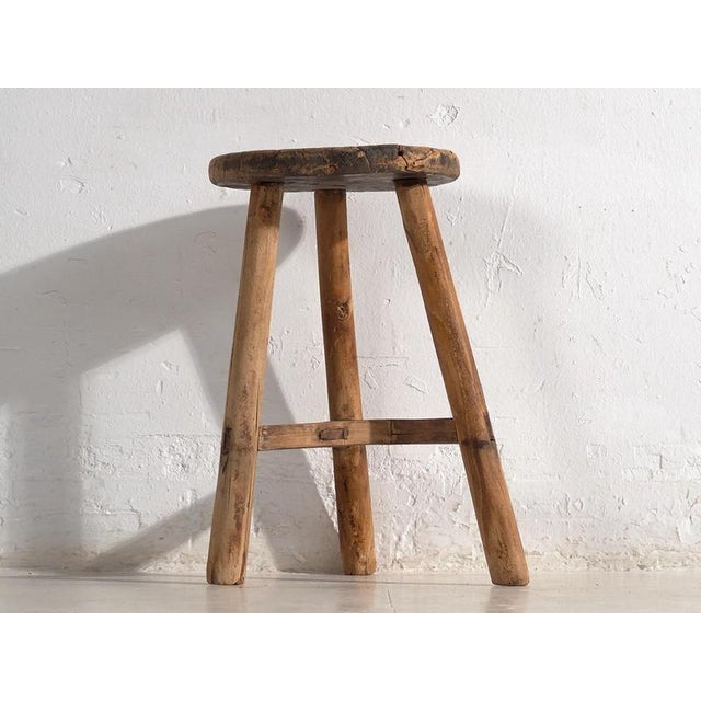 Antique solid wood stool (c.1900) Dimensions: Diameter: 30 cm Height: 51 cm Style: Primitive Materials and techniques: Elm...