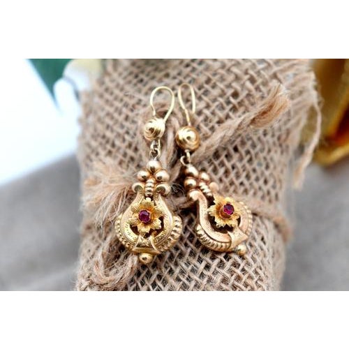 Gold Earrings with Reliefs and Flower-Shaped Applications, Set of 2 For Sale - Image 5 of 6