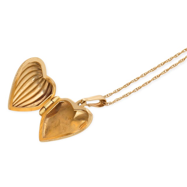 Metal Vintage 14k Yellow Gold Heart Locket Necklace For Sale - Image 7 of 7