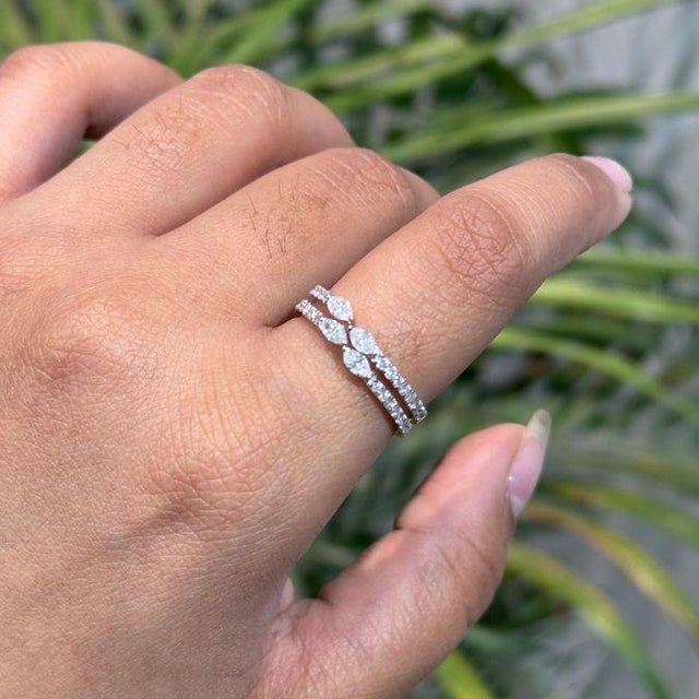 Contemporary Marquise and Round Diamond Crisscross Double Band in 14k Yellow Gold Size 7 For Sale - Image 3 of 16