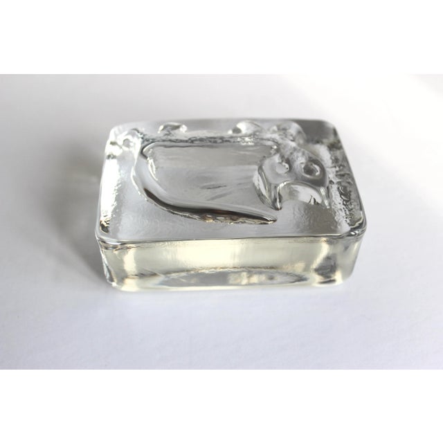 Mid Century Modernist Glass Cat Paperweight Modernist Art Glass Cube, Scandinavian Style For Sale - Image 6 of 10