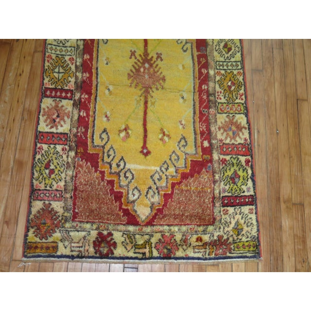 Traditional Mid 20th Century Red Field Anatolian Oushak Runner with Electric Blue and Gold Medallions - 3'4" x 10'6" For Sale - Image 3 of 6