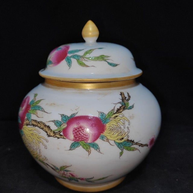 White Pair of Chinese Famille Rose Porcelain Covered Jars With Peach & Finger Citron Motif For Sale - Image 8 of 9