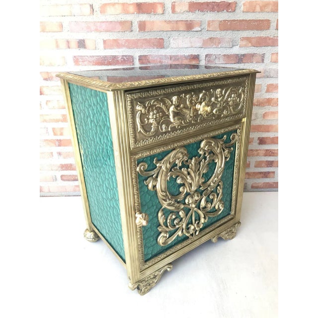 Antique Louis XVI Bronze Vitrine Nightstands with Green Glass Doors and Drawer, Set of 2 For Sale - Image 5 of 18