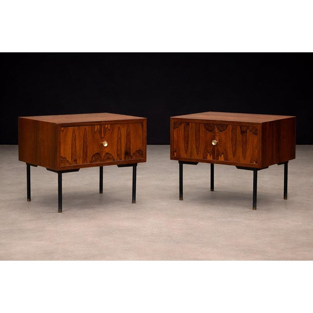 Brown Geraldo de Barros for Unilabor Pair of Brazilian Rosewood Nightstands, Brazil 1950s - Lot 904 For Sale - Image 8 of 17