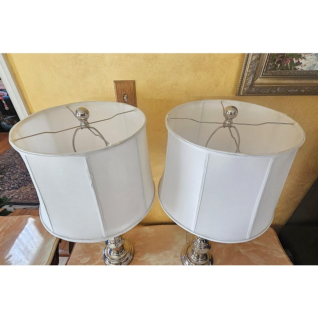 Pair of Tall Chrome Crackle Glass Table Lamps – Vintage Hollywood Regency Glam 3-Way Lighting For Sale - Image 15 of 18