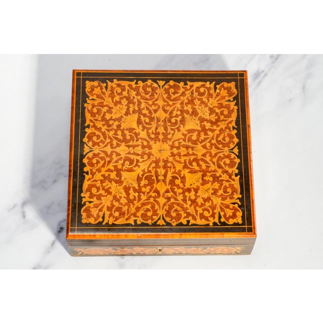 Transport yourself to the elegance of the Victorian era with this exceptional Sorrento Ware box, a true masterpiece of...