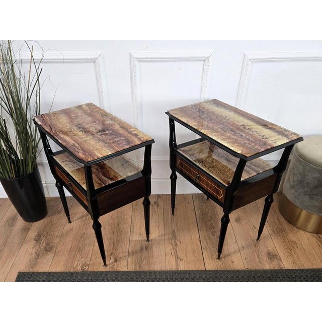 Mid-Century Italian Art Deco Style Bedside Tables in Walnut with Glass Tops, 1950s, Set of 2 For Sale - Image 9 of 10