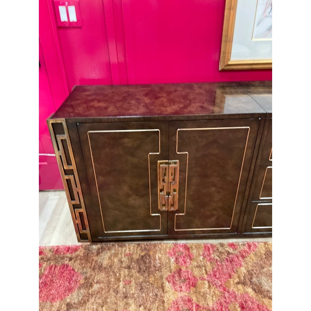 Mid-Century Modern 1970s Mastercraft 4pc Credenza in Burled Amboyna and Brass For Sale - Image 3 of 12