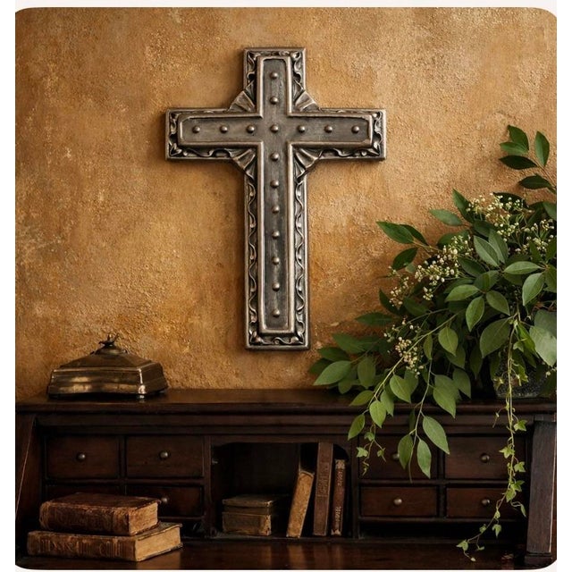 International Silver 1950s Silver Plated Wall Cross. Made by International Silver Co. Decorative Mid-Century Decor. For Sale - Image 4 of 4