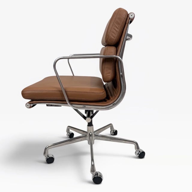 Mid-Century Modern Eames for Herman Miller Aluminum Group Soft Pad Management Chair - Brown Leather For Sale - Image 3 of 10