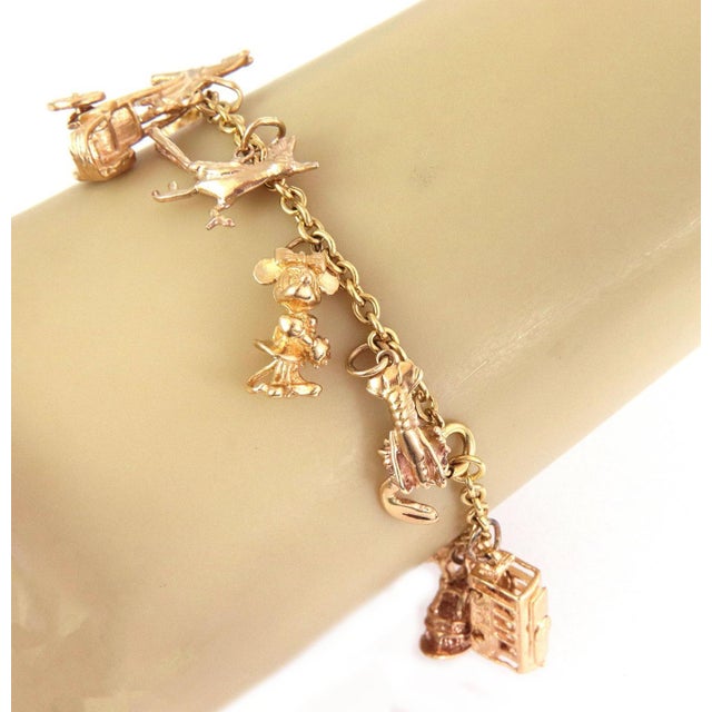 Late 20th Century Vintage 18k & 14k Yellow Gold 12 Travel Theme Charms Chain Bracelet For Sale - Image 5 of 10