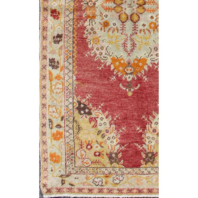 1940's Vintage Turkish Oushak With Floral Central Medallion and Flower Cornices For Sale - Image 4 of 7