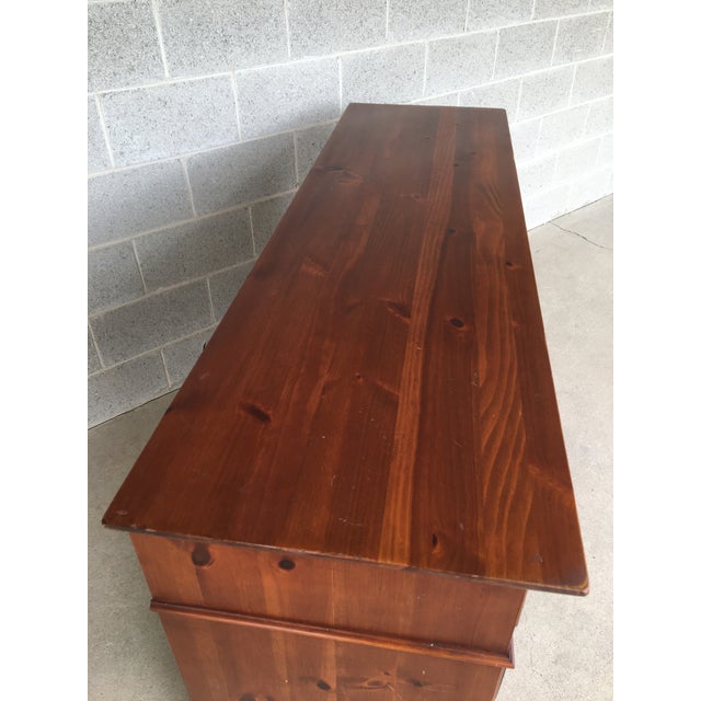 Mid 20th Century Lexington Pine 10 Drawer Chippendale Style Dresser For Sale - Image 5 of 8