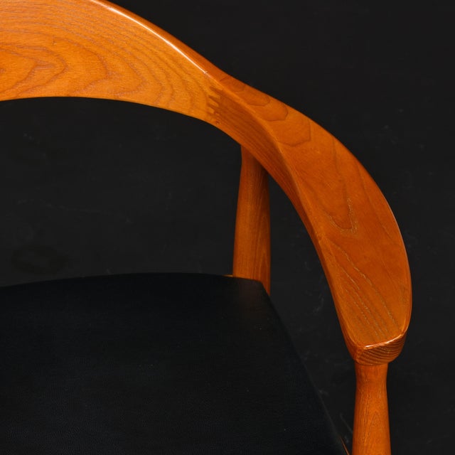 Wood Mid-Century Modern Oak Round Chair in the Style of Hans Wegner For Sale - Image 7 of 12