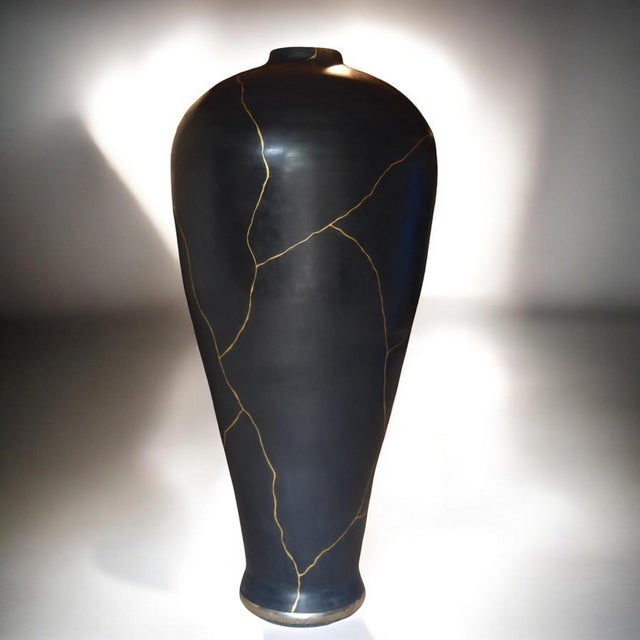 Black Kintsugi Resilio Vase by Myriam Greff For Sale - Image 6 of 9