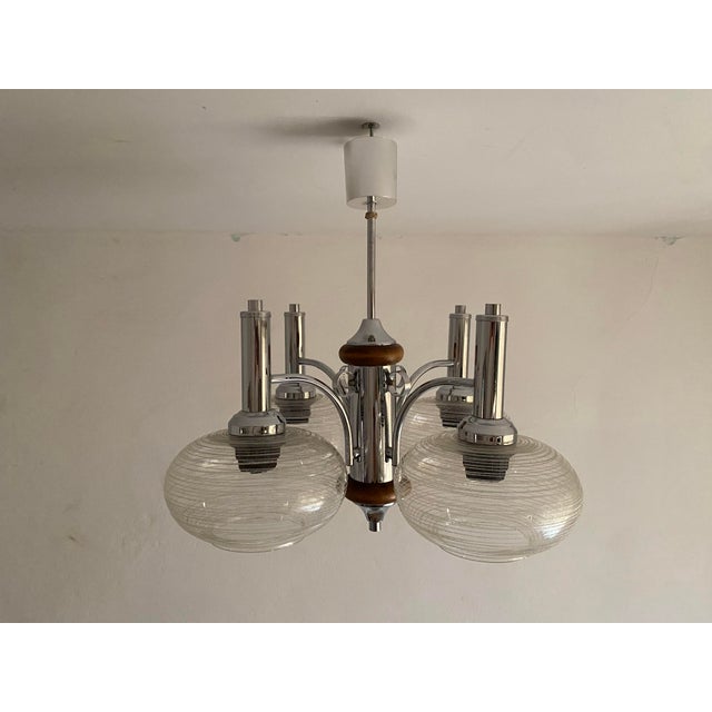 Vintage Space Age Sputnik Chandelier in Chrome-Plated Metal, Wooden Accents and Clear Ribbed Glass Shades by Emi Poljčane, Yugoslav, 1970s For Sale - Image 4 of 18