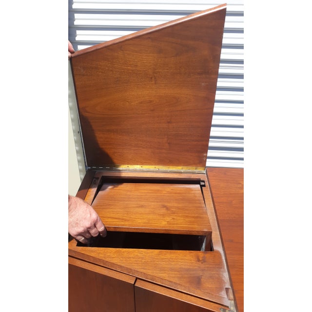 Mid-Century Modern Mid Century Teak Stereo Media Turntable Cabinet Sideboard Console For Sale - Image 3 of 16