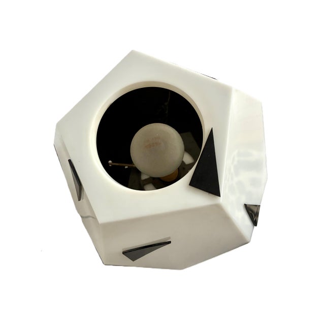 1960s Mid Century Modern Black White Plastic Table Lamp/ Vintage 1960s Atomic Space Age Mod Pentagon Shaped Desk Lamp For Sale - Image 5 of 8