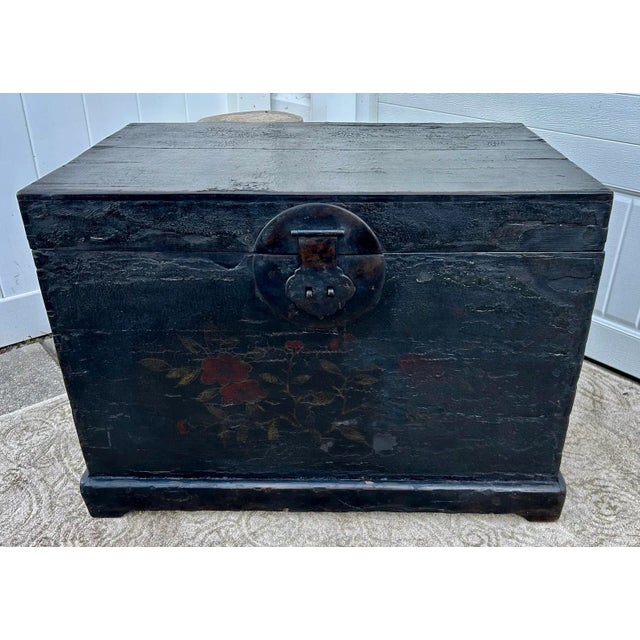 Antique Black Lacquer Trunk Chinese Wedding Chest Hand Painted Coffee Table 30" For Sale - Image 4 of 12