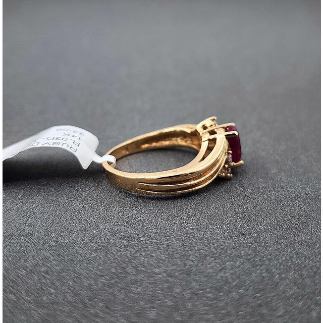 Red Late 20th Century 1.04 Ct Red Ruby & Diamond Ring Size 5.75 For Sale - Image 8 of 10