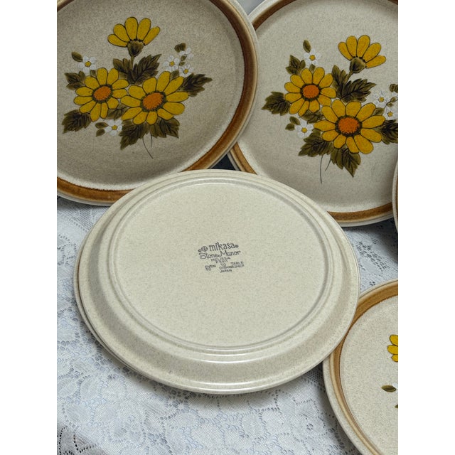 Vintage Midcentury Mikasa “Melissa” Floral Stoneware Dinner Plates, Set of Eleven For Sale - Image 9 of 9