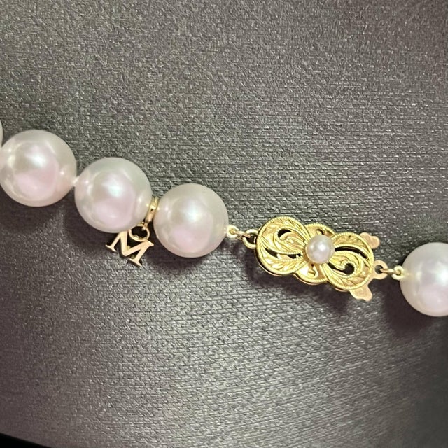 Late 20th Century Mikimoto Estate Akoya Pearl Necklace 18" 18k Y Gold 10 MM Certified For Sale - Image 4 of 12