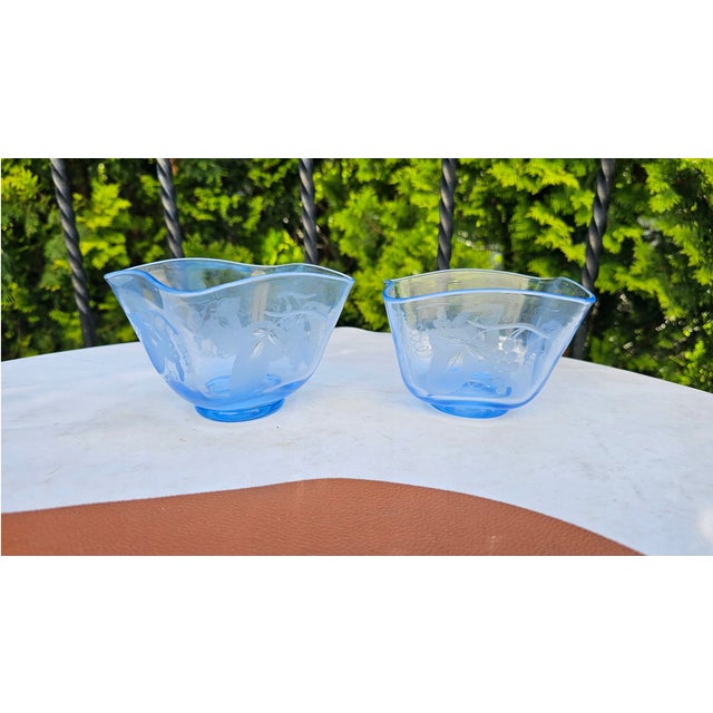 Art Deco cobalt glass stemmed dish/sugar bowl, 1930s, Gunnel Nyman; Dimensions: height 8.3 cm, width 11.6 cm, depth 11.2 cm.