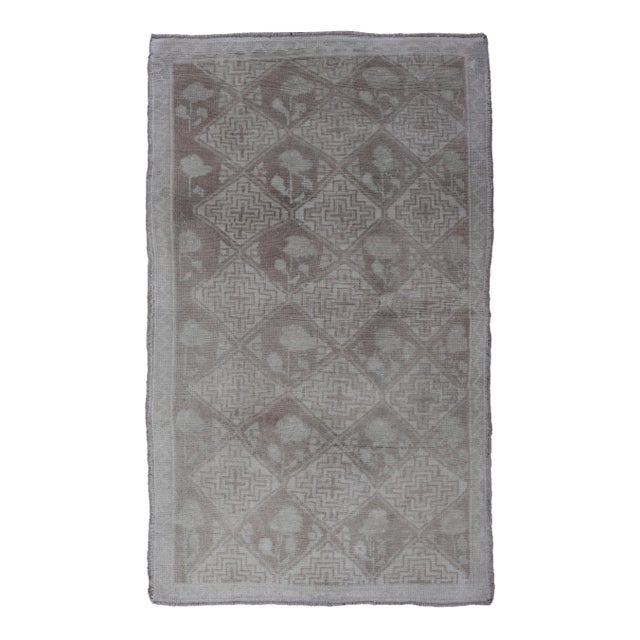 Vintage Turkish Oushak Rug With Subtle Geometric and Floral Motifs 3'2 X 5'6 For Sale