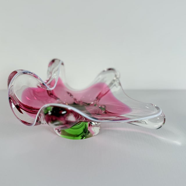 Bohemian Curved Glass Bowl attributed to Josef Hospodka for Chribska Glassworks, 1960s For Sale - Image 9 of 9