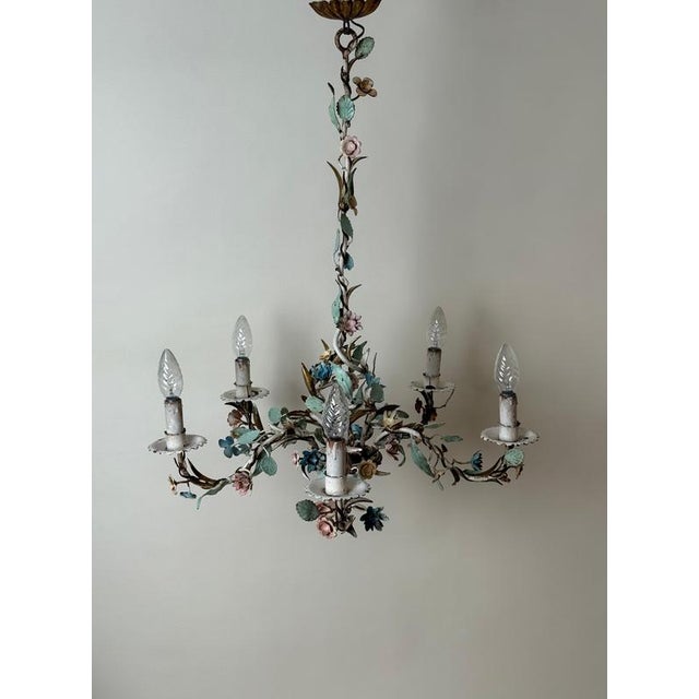 1950s Italian Florentine Tole Flower Chandelier in Gilt Iron, 1950 For Sale - Image 5 of 18