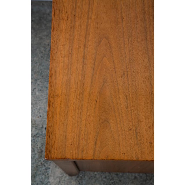 Brown Mid Century Modern Nightstand End Side Table Walnut Single Drawer Vintage MCM For Sale - Image 8 of 8