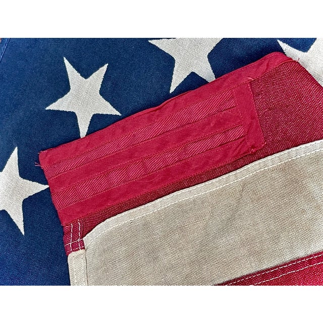 Real Vintage Betsy Ross American Revolutionary Flag 13 Stars Cotton 1976 With Beautiful Naturally Faded Patina and Wear. For Sale In Philadelphia - Image 6 of 8