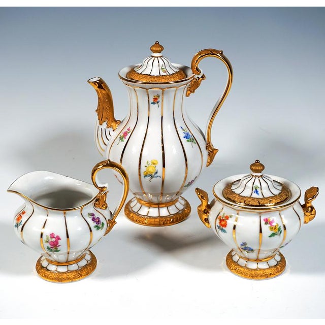 Baroque X-Form Mocha Service for 6 in Gilt Bronze with Scattered Flowers from Meissen, 1980s, Set of 21 For Sale - Image 3 of 10