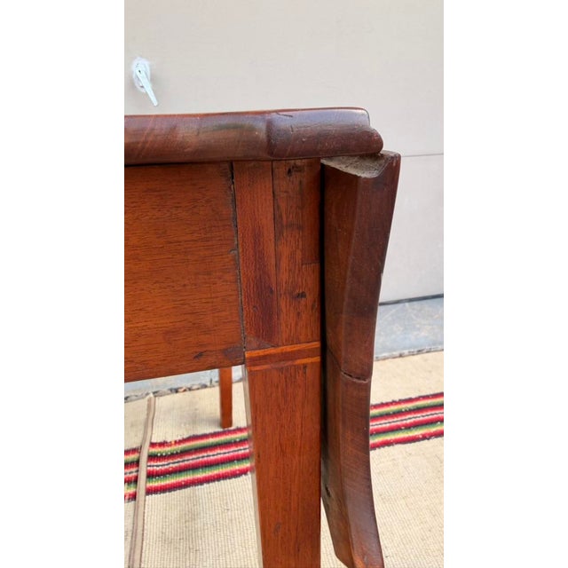 Late 18th Century Antique Federal Mahogany Scalloped Drop Leaf Table, English or American, Circa 1790-1810 For Sale - Image 5 of 17