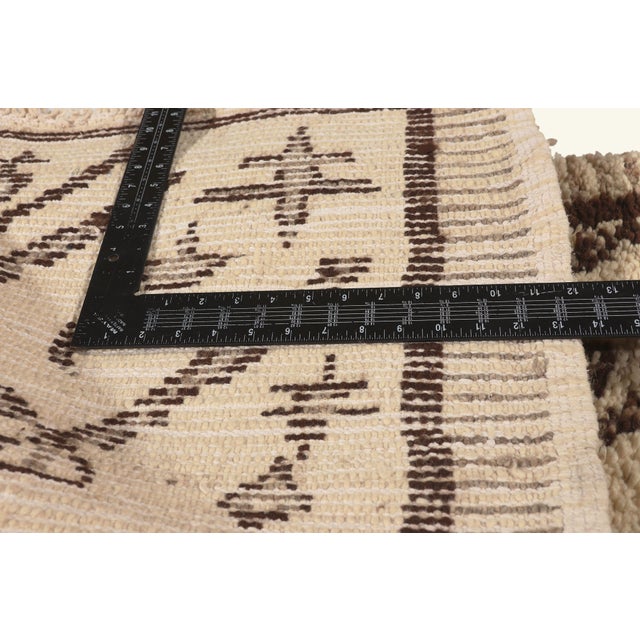 Vintage Azilal Moroccan Rug, 02'11 X 05'11 For Sale In Dallas - Image 6 of 10