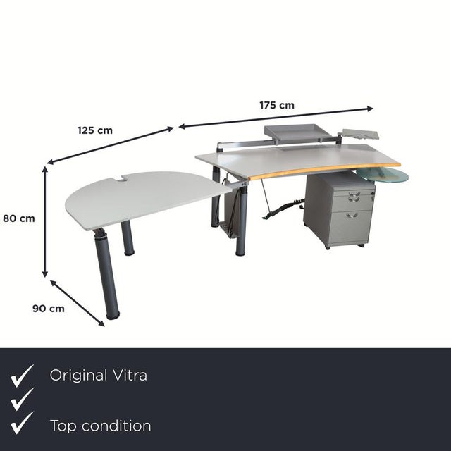 This Vitra Metropol desk brings ingenious flexibility and clever space utilization to your home office. The combination of...