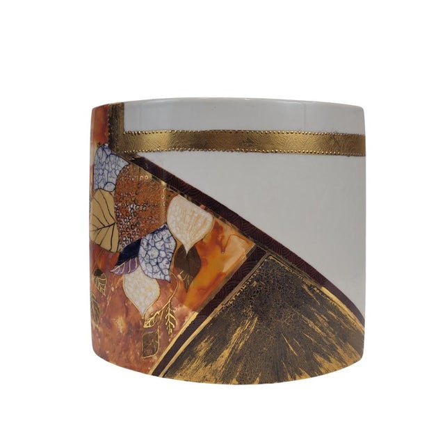 Vase “Yellow Hibiscus”, Valbonne, Limoges Porcelain, 2002 - France Spectacular Limoges porcelain vase, signed and dated....