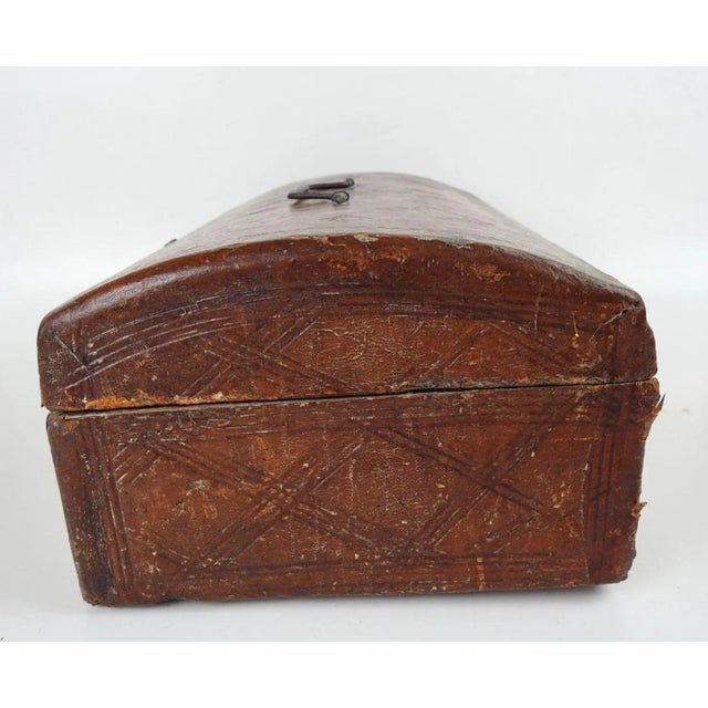 Antique 18th Century English Embossed Leather Domed Document Box For Sale In Seattle - Image 6 of 13