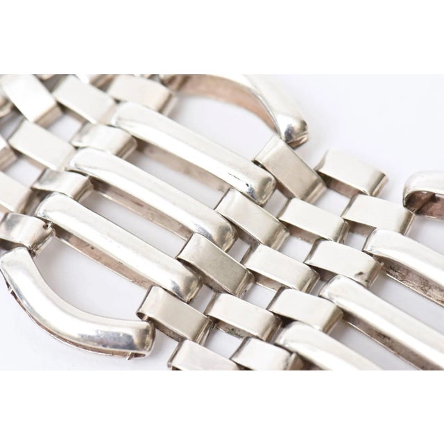 1970s Vintage Sterling Silver Modernist Sculptural Link Cuff Bracelet Hallmarked, 1970's For Sale - Image 5 of 9