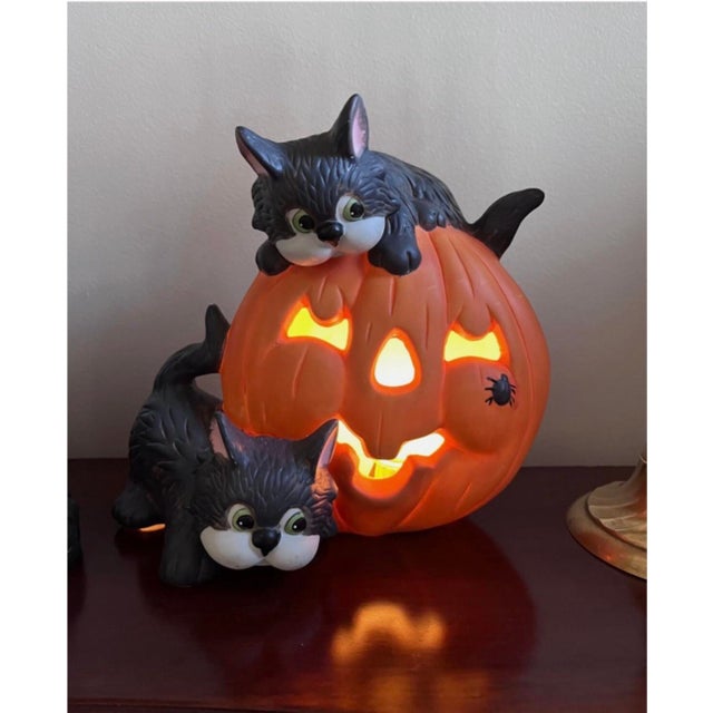 1990s Figurative House of Lloyd Christmas Around the World Scaredy Cats Halloween Pumpkin Light For Sale - Image 4 of 7