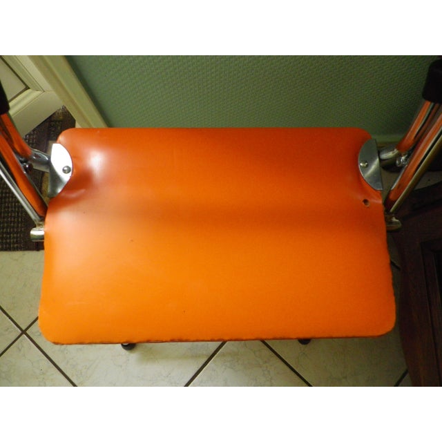 1970s Folding Occasional Stool in Chromed Metal with Orange Imitation Leather Seat, France, 1970s For Sale - Image 5 of 12