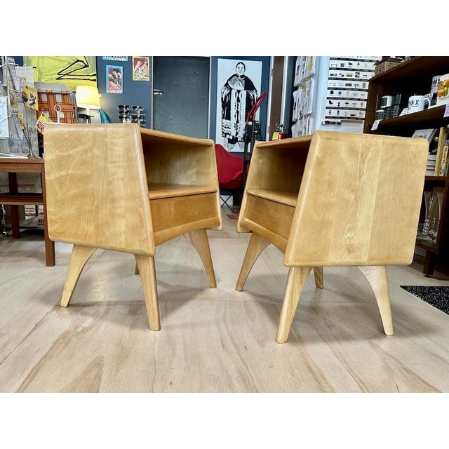Pair of Heywood Wakefield “Trophy” Series Nightstands For Sale In Boston - Image 6 of 11