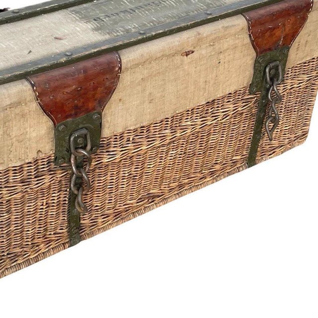 German Wicker Provisions Case with Leather Straps For Sale - Image 5 of 10